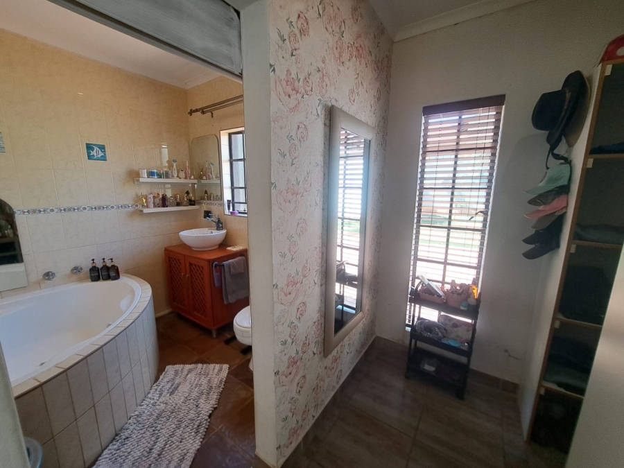 To Let 3 Bedroom Property for Rent in Safari Gardens North West